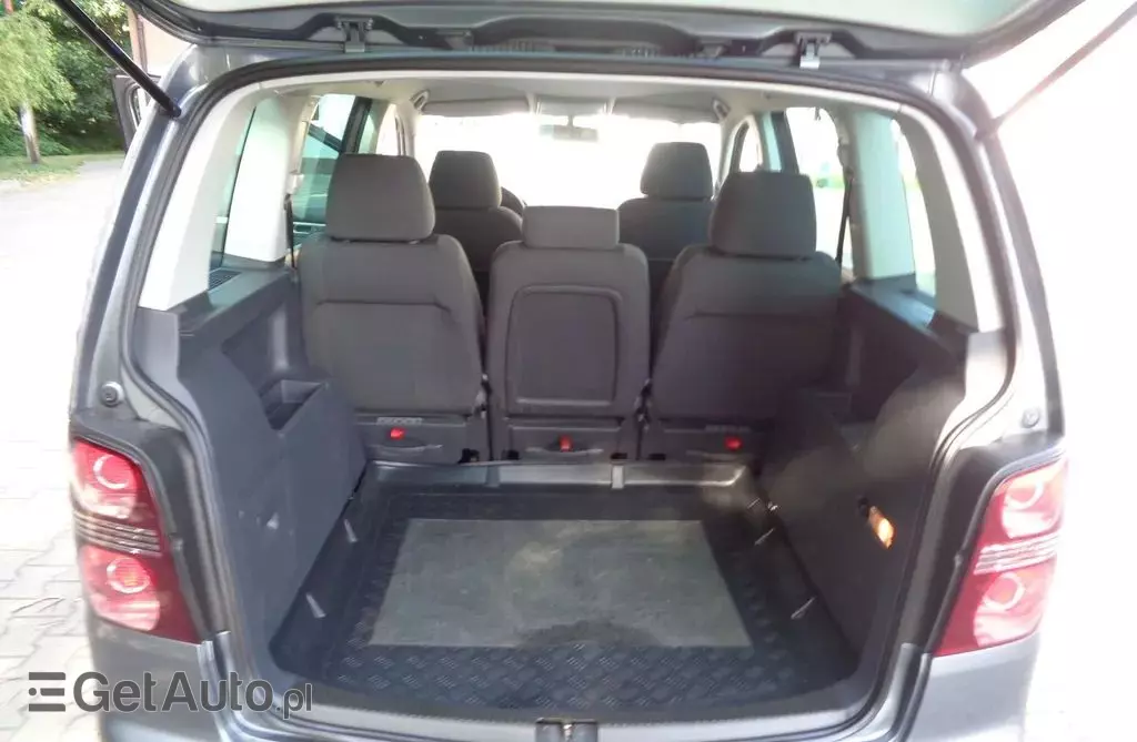 VOLKSWAGEN Touran 