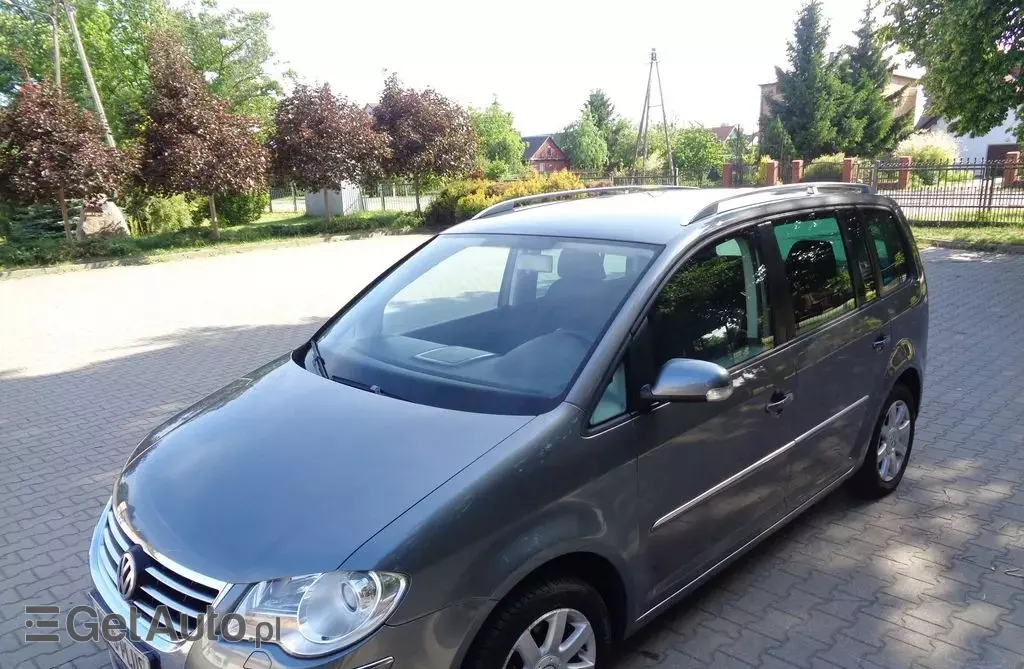 VOLKSWAGEN Touran 