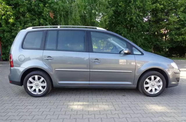 VOLKSWAGEN Touran 