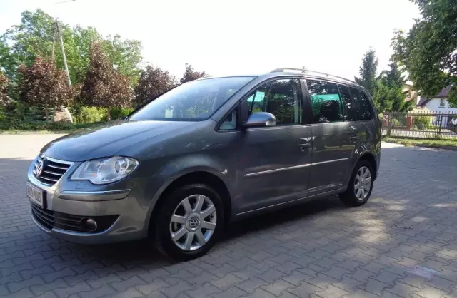 VOLKSWAGEN Touran 