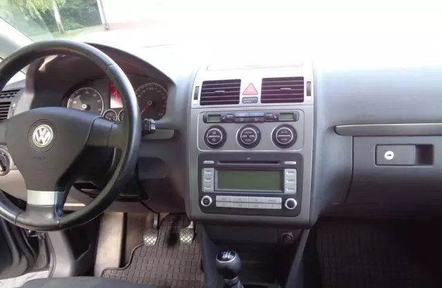 VOLKSWAGEN Touran 