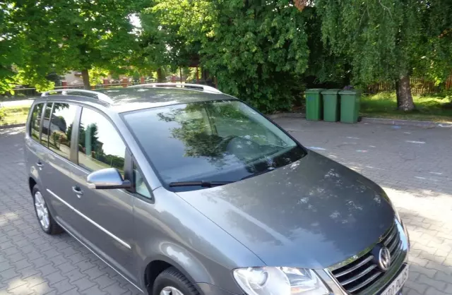 VOLKSWAGEN Touran 