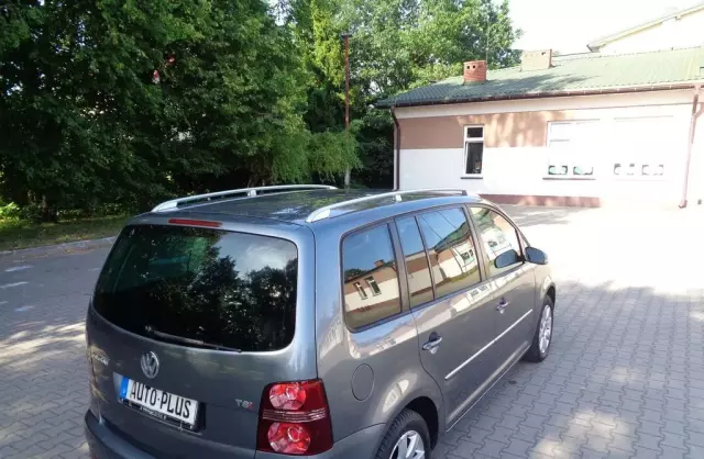 VOLKSWAGEN Touran 