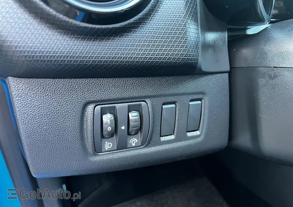 RENAULT Clio 1.2 16V 75 LIMITED