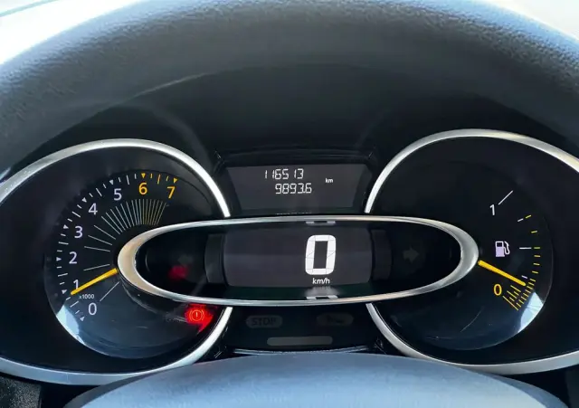 RENAULT Clio 1.2 16V 75 LIMITED