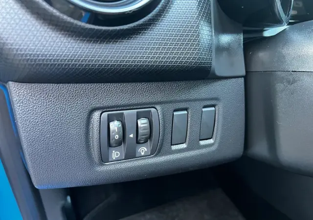 RENAULT Clio 1.2 16V 75 LIMITED