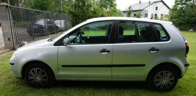 VOLKSWAGEN Polo 