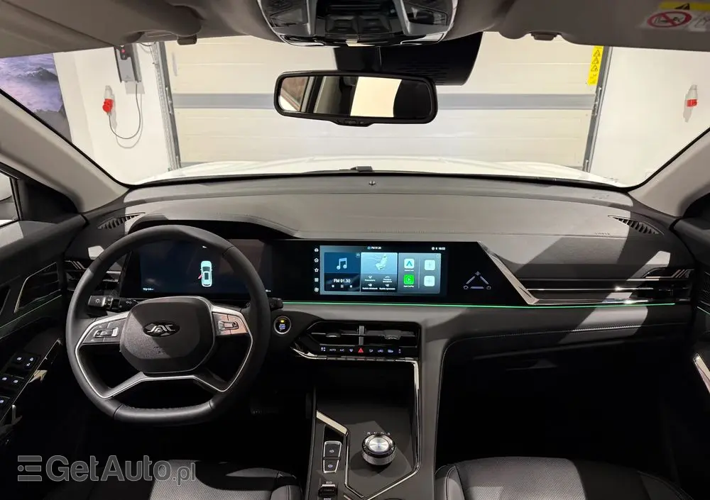 JAC JS8 