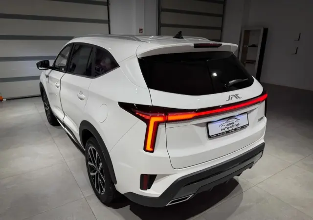 JAC JS8 