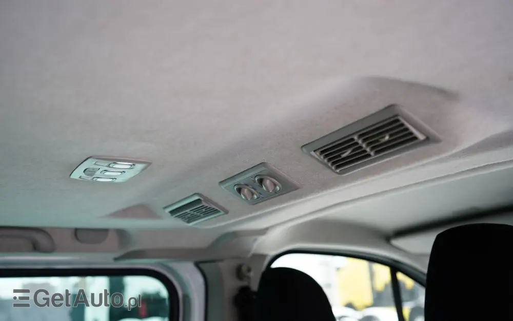 RENAULT TRAFIC III / BUS / 9 MIEJSC / PIERWSZY WŁAŚCICIEL / POLSKI SALON / 2022 ROK / 