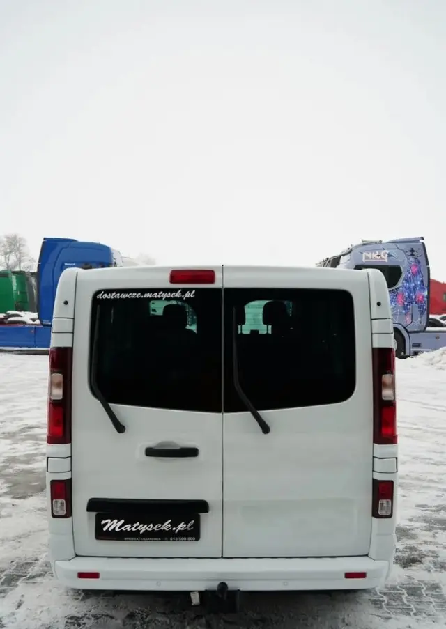 RENAULT TRAFIC III / BUS / 9 MIEJSC / PIERWSZY WŁAŚCICIEL / POLSKI SALON / 2022 ROK / 