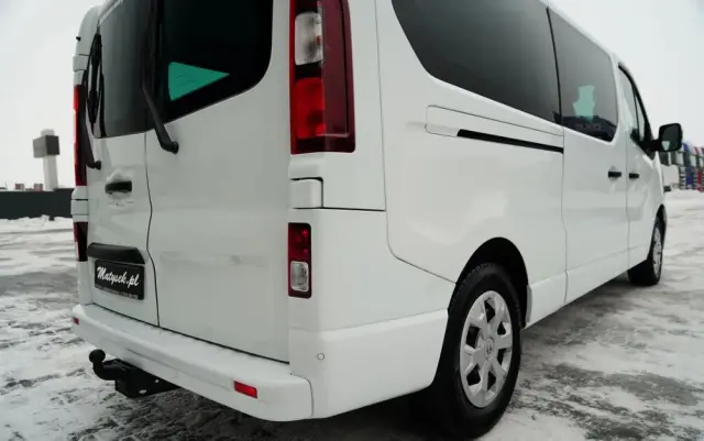 RENAULT TRAFIC III / BUS / 9 MIEJSC / PIERWSZY WŁAŚCICIEL / POLSKI SALON / 2022 ROK / 