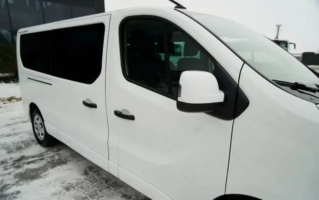 RENAULT TRAFIC III / BUS / 9 MIEJSC / PIERWSZY WŁAŚCICIEL / POLSKI SALON / 2022 ROK / 