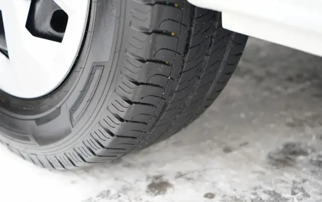 RENAULT TRAFIC III / BUS / 9 MIEJSC / PIERWSZY WŁAŚCICIEL / POLSKI SALON / 2022 ROK / 