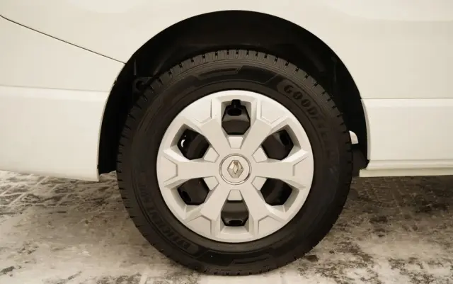 RENAULT TRAFIC III / BUS / 9 MIEJSC / PIERWSZY WŁAŚCICIEL / POLSKI SALON / 2022 ROK / 