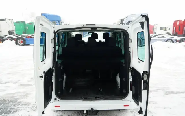 RENAULT TRAFIC III / BUS / 9 MIEJSC / PIERWSZY WŁAŚCICIEL / POLSKI SALON / 2022 ROK / 