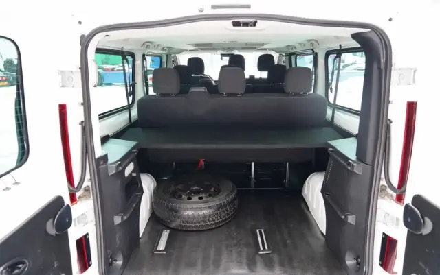 RENAULT TRAFIC III / BUS / 9 MIEJSC / PIERWSZY WŁAŚCICIEL / POLSKI SALON / 2022 ROK / 