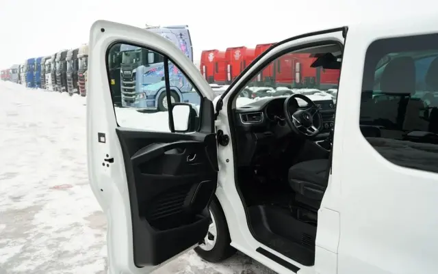 RENAULT TRAFIC III / BUS / 9 MIEJSC / PIERWSZY WŁAŚCICIEL / POLSKI SALON / 2022 ROK / 