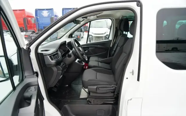 RENAULT TRAFIC III / BUS / 9 MIEJSC / PIERWSZY WŁAŚCICIEL / POLSKI SALON / 2022 ROK / 