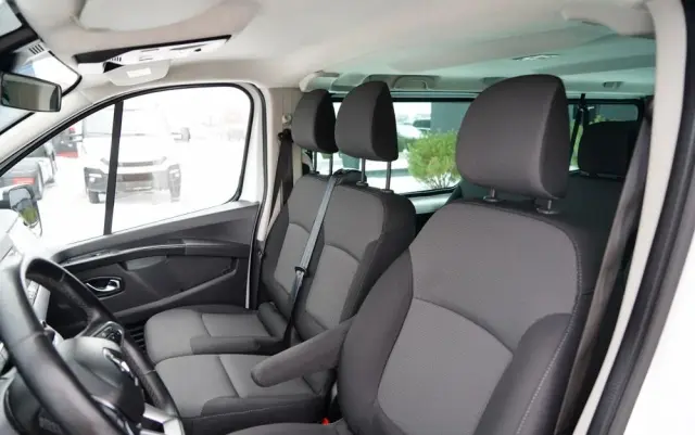 RENAULT TRAFIC III / BUS / 9 MIEJSC / PIERWSZY WŁAŚCICIEL / POLSKI SALON / 2022 ROK / 