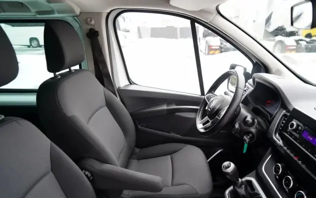 RENAULT TRAFIC III / BUS / 9 MIEJSC / PIERWSZY WŁAŚCICIEL / POLSKI SALON / 2022 ROK / 