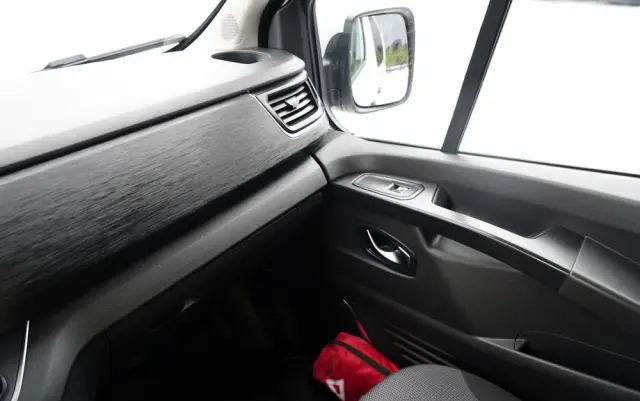 RENAULT TRAFIC III / BUS / 9 MIEJSC / PIERWSZY WŁAŚCICIEL / POLSKI SALON / 2022 ROK / 