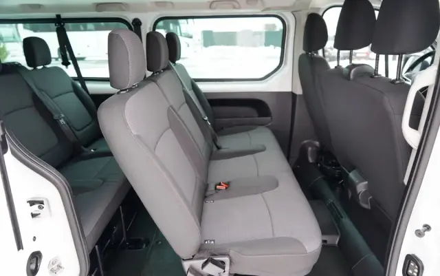 RENAULT TRAFIC III / BUS / 9 MIEJSC / PIERWSZY WŁAŚCICIEL / POLSKI SALON / 2022 ROK / 