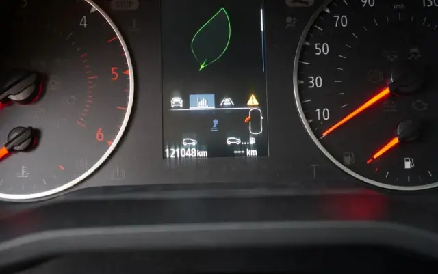 RENAULT TRAFIC III / BUS / 9 MIEJSC / PIERWSZY WŁAŚCICIEL / POLSKI SALON / 2022 ROK / 