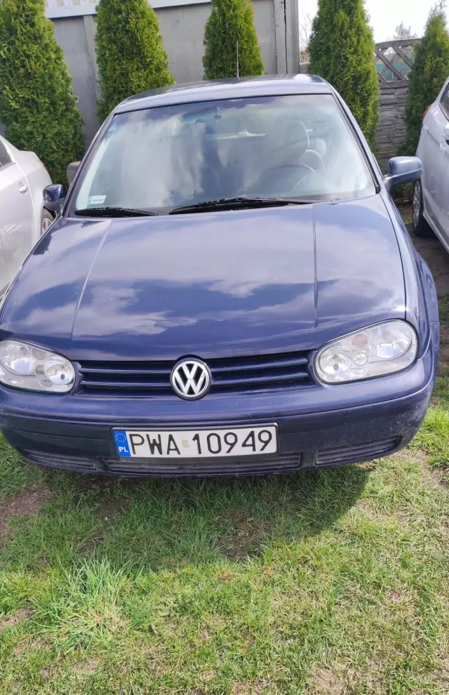 VOLKSWAGEN Golf 