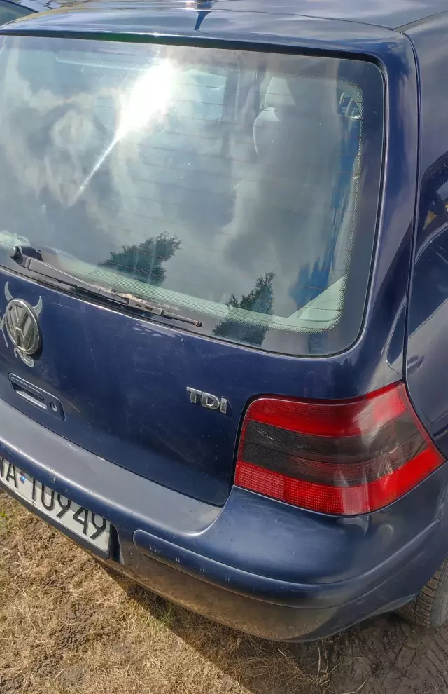 VOLKSWAGEN Golf 