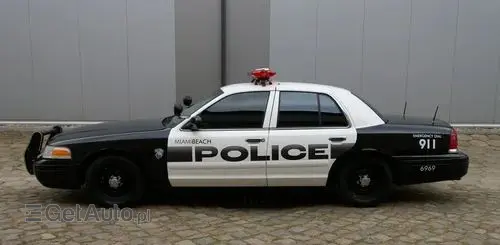 FORD Crown Victoria 