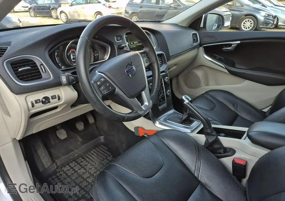 VOLVO V40 D2 Summum