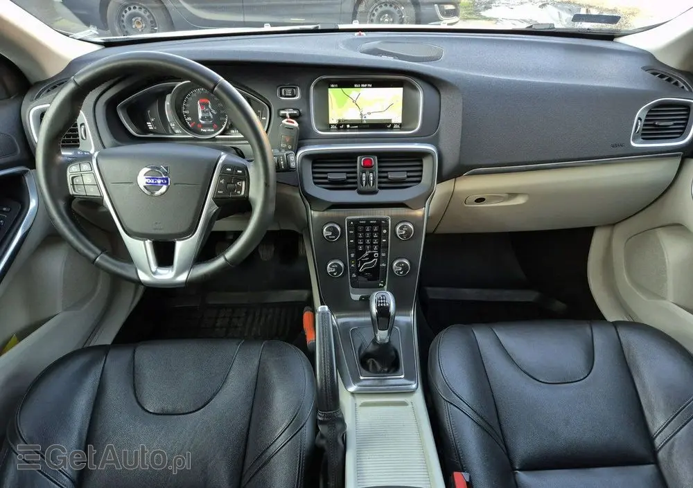 VOLVO V40 D2 Summum