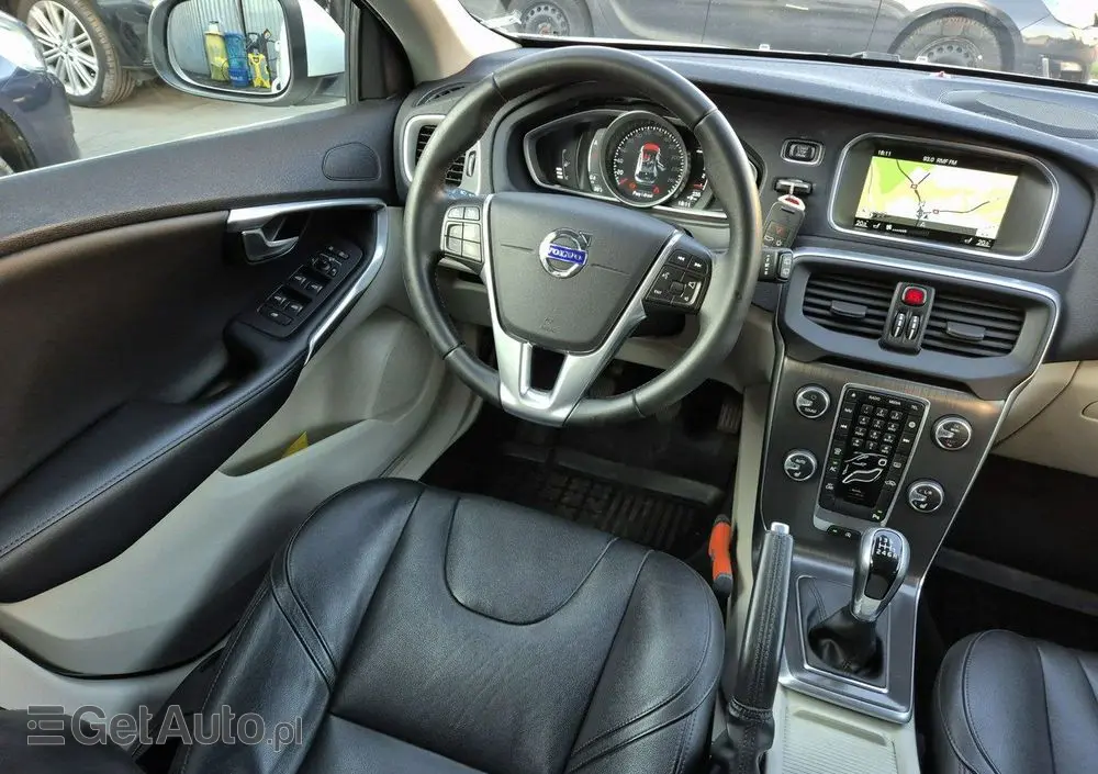 VOLVO V40 D2 Summum