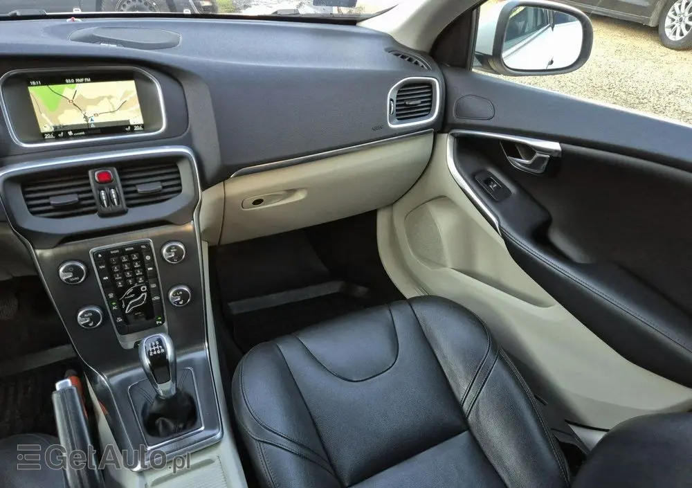 VOLVO V40 D2 Summum