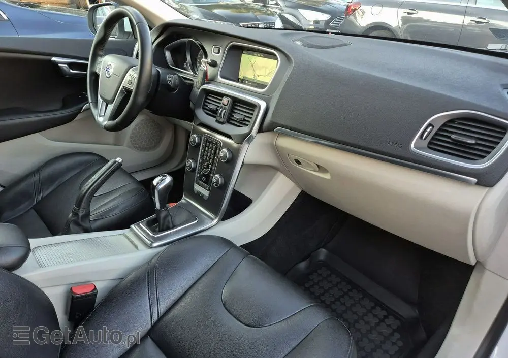 VOLVO V40 D2 Summum