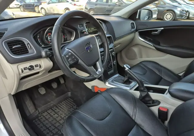 VOLVO V40 D2 Summum