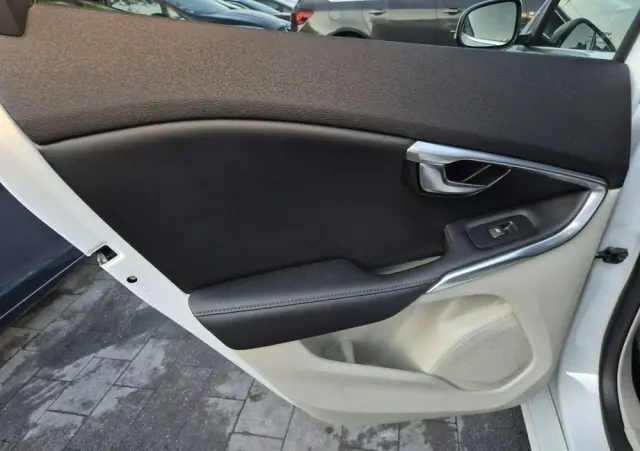 VOLVO V40 D2 Summum