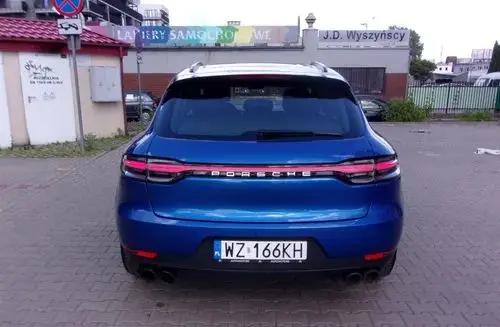 PORSCHE Macan 