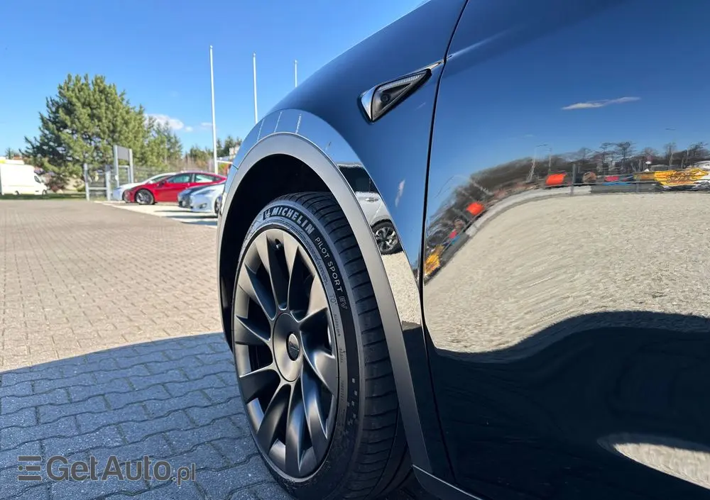 TESLA Model Y RWD