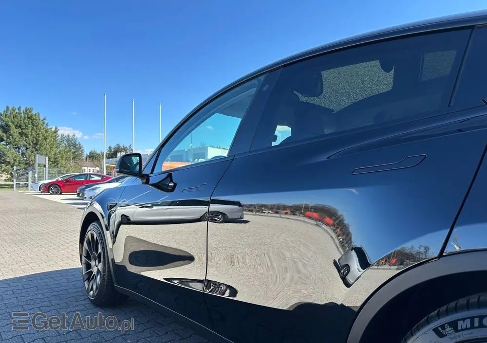 TESLA Model Y RWD