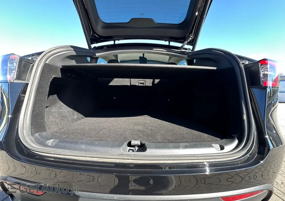 TESLA Model Y RWD