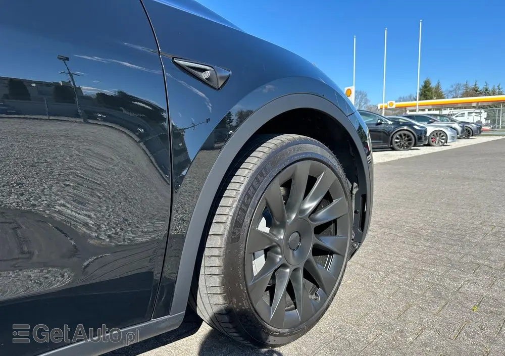 TESLA Model Y RWD