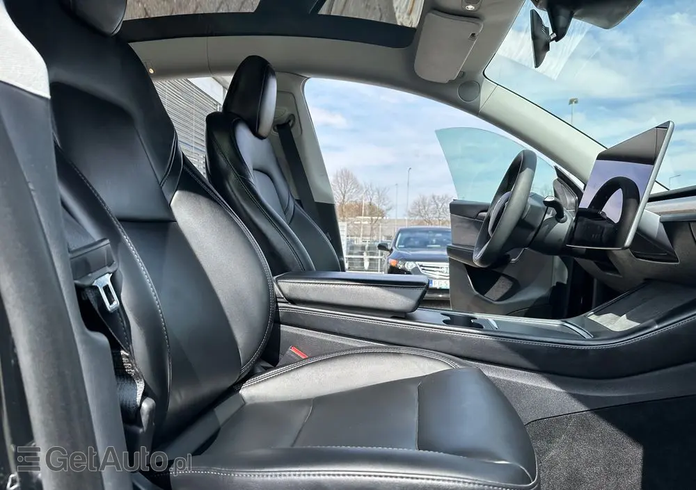 TESLA Model Y RWD