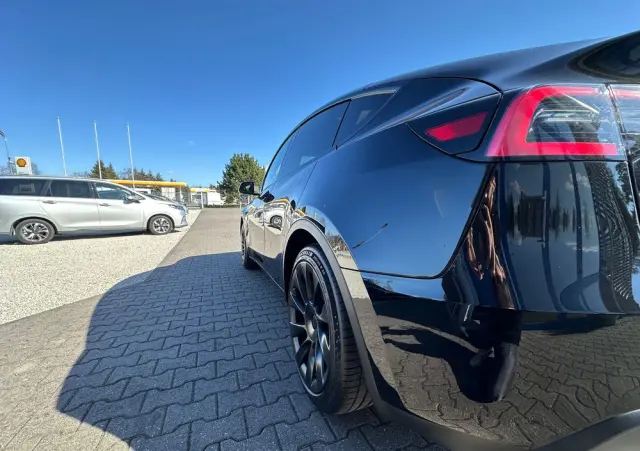 TESLA Model Y RWD