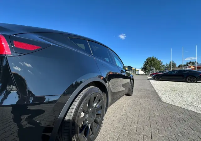 TESLA Model Y RWD