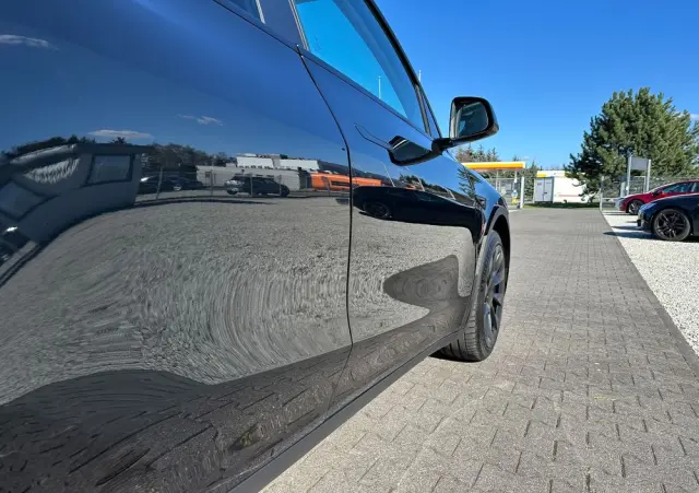 TESLA Model Y RWD