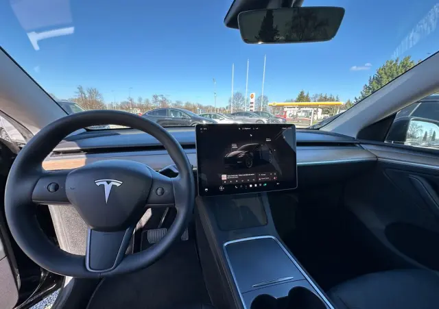 TESLA Model Y RWD