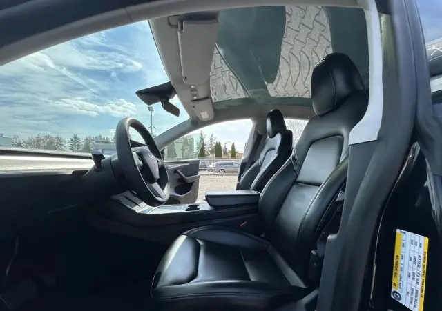 TESLA Model Y RWD
