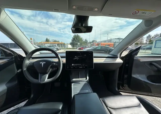 TESLA Model Y RWD